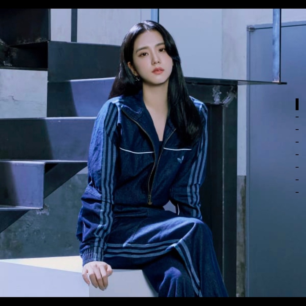 - (JISOO BLACKPINK) Adidas WHOLE DENIM TRACKSUIT